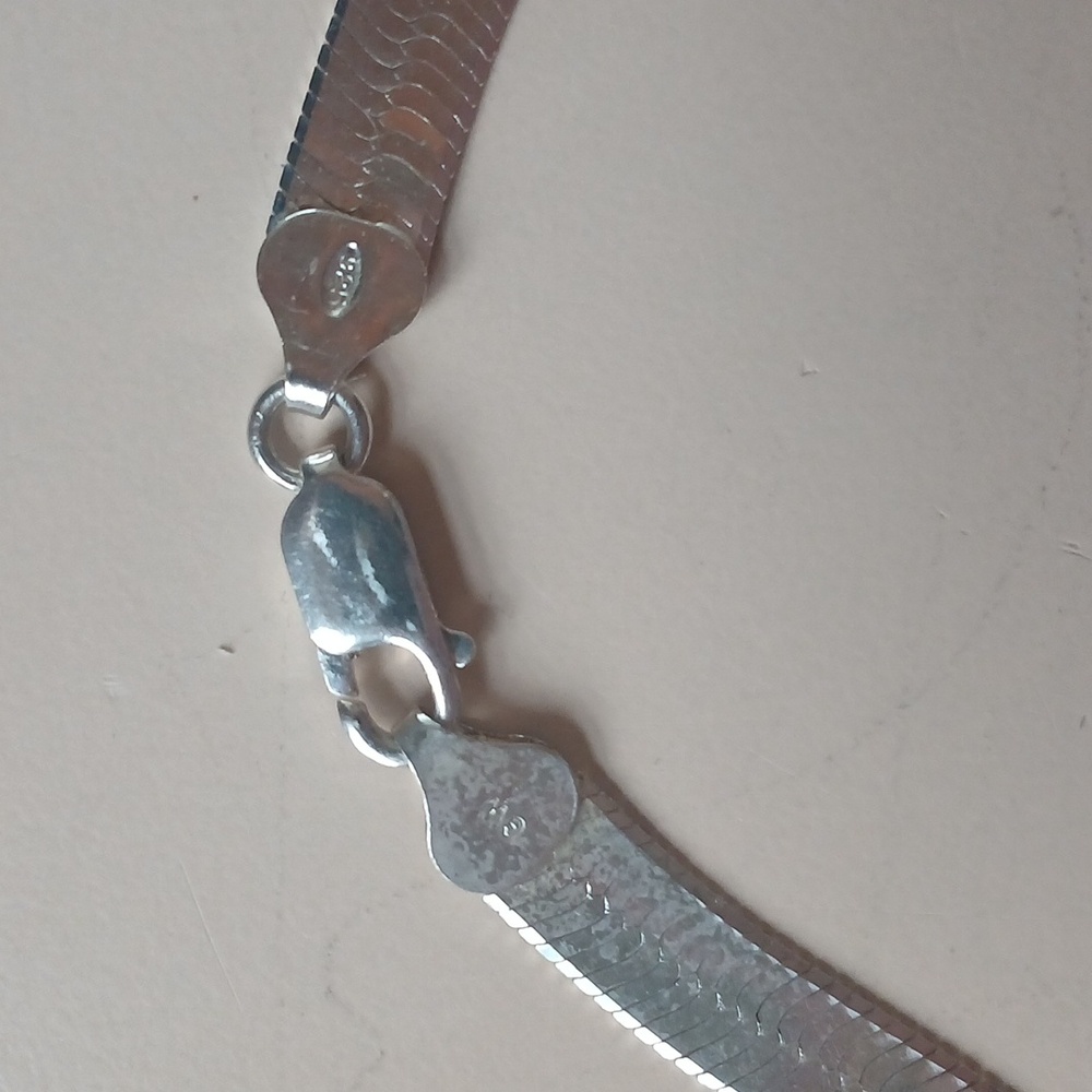 Gorgeous Silver Necklace 925. Stamped 16-18inches - Picture 3 of 4